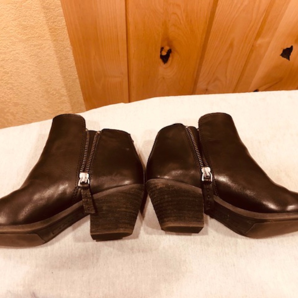 Frye Judith double zip black leather ankle bootie 6.5 - Picture 2 of 8